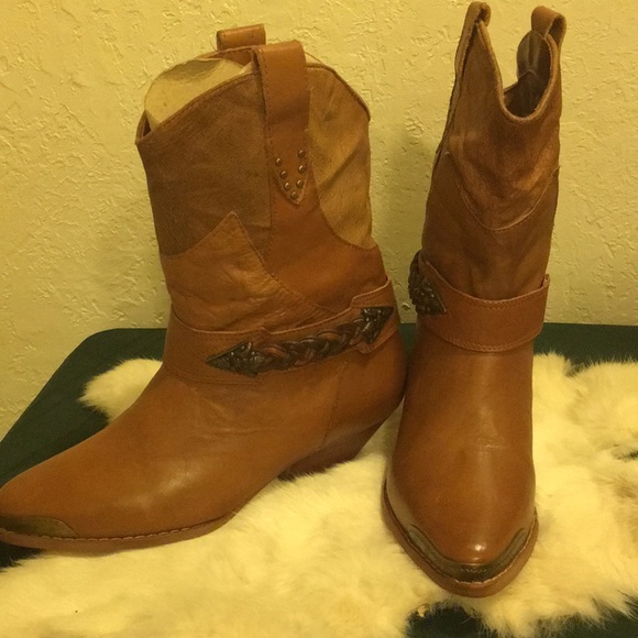 Clicks Shoes - Clicks Boots Leather Light Brown NEW Women Size 5 1/2  all seasons & occasions
